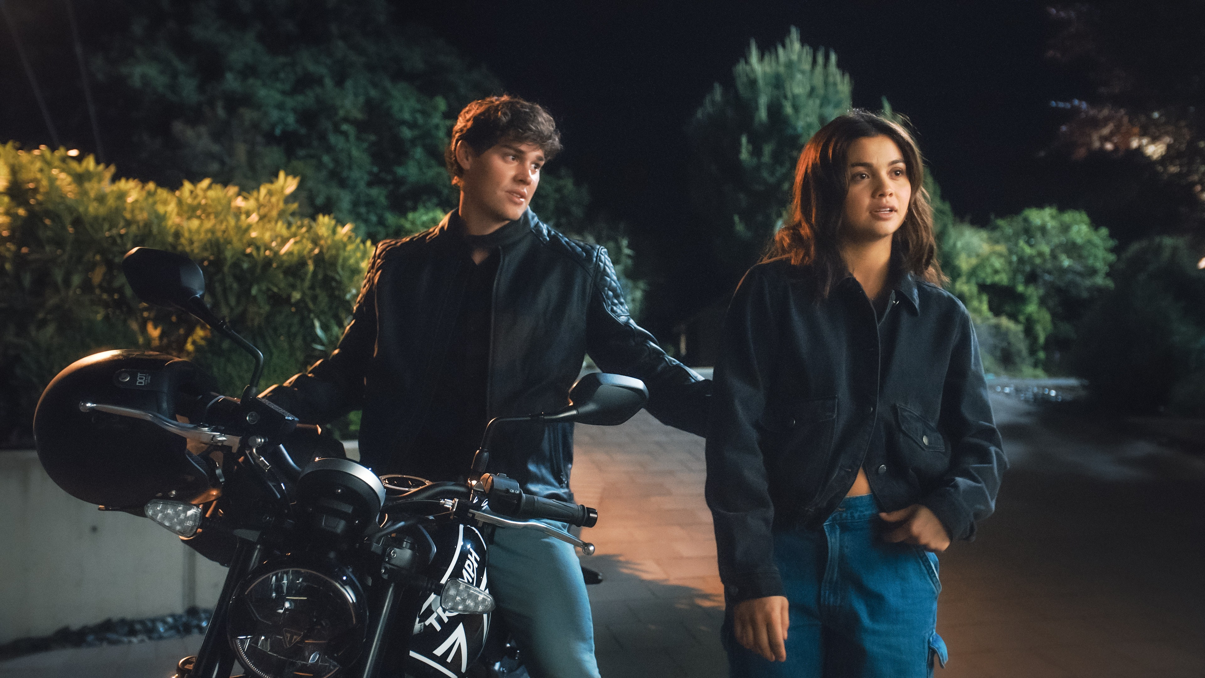 Bên Lề: Chàng Tiền Vệ và Tôi